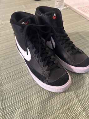 Nike Black & White Mid-Top Sneakers with Red Tongue Logo
